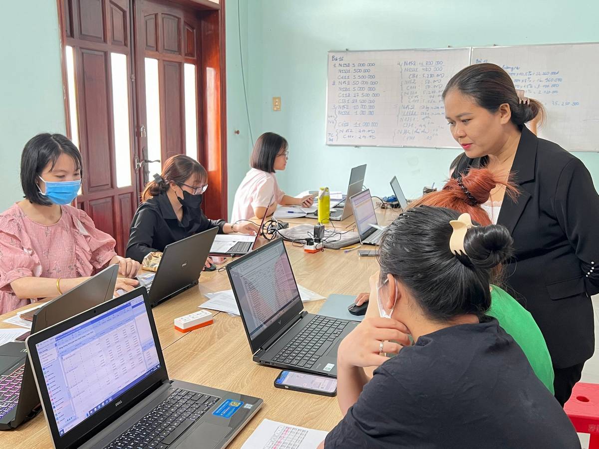 Giáo viên hướng dẫn trực tiếp tại trung tâm quận 6