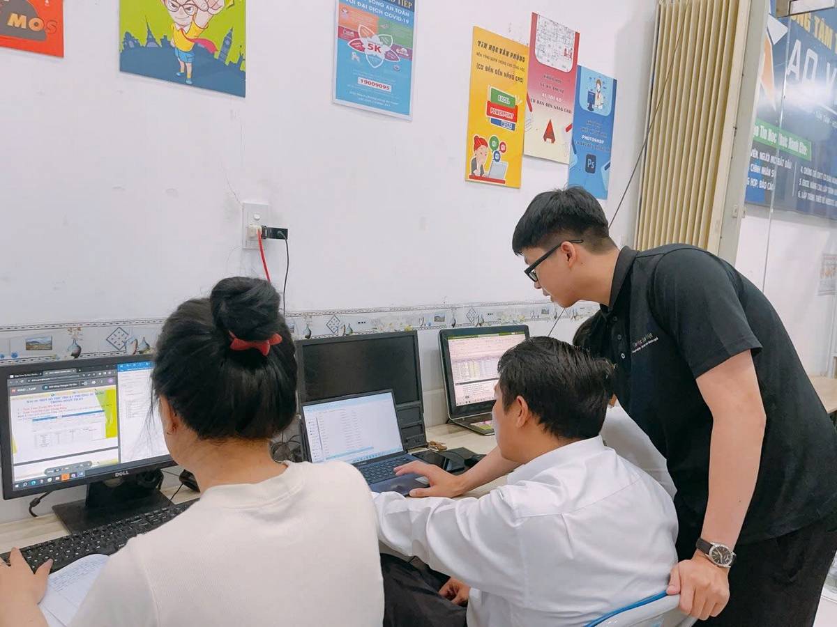 Giáo viên hướng dẫn trực tiếp