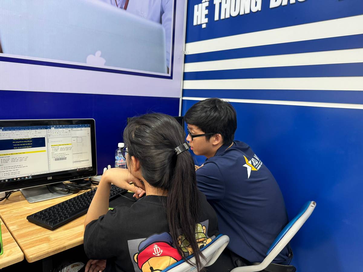 Giáo viên tận tình hướng dẫn