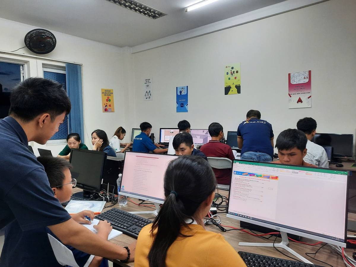 Hệ thống bài tập thực hành đa dạng