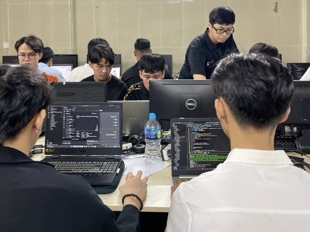 Thực hành trực tiếp tại lớp học